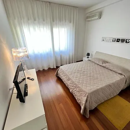 Piazza Italia Luxury Apartment *